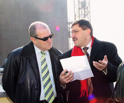 Eli Egosi discusses with Maxim Behar in 2005 the construction of Mall of Sofia, the first modern shopping mall in Bulgaria